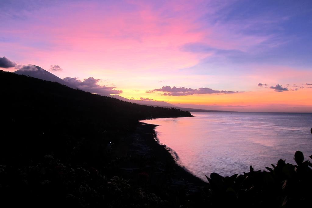 Waenis Sunset View Hotel And Restaurant, Amed, Bali Exterior foto