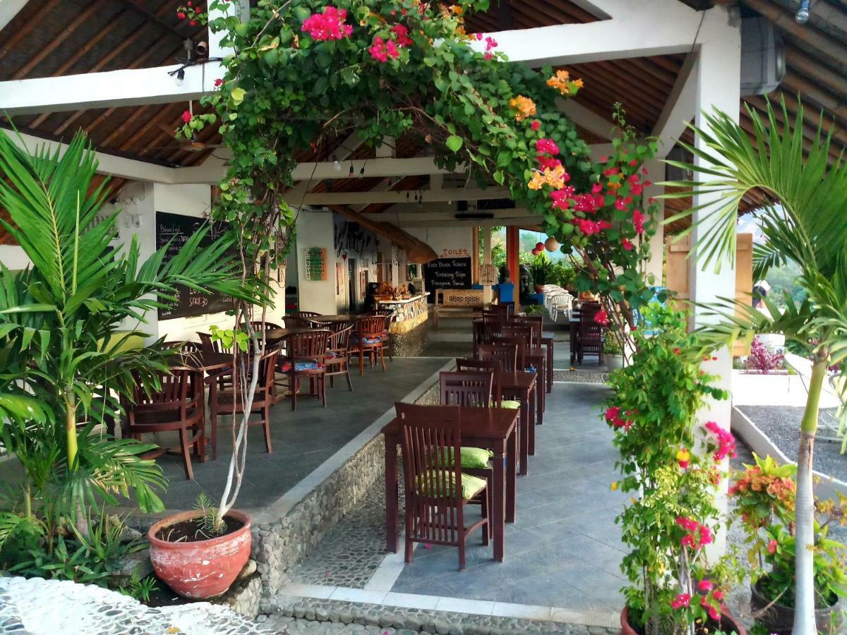Waenis Sunset View Hotel And Restaurant, Amed, Bali Exterior foto