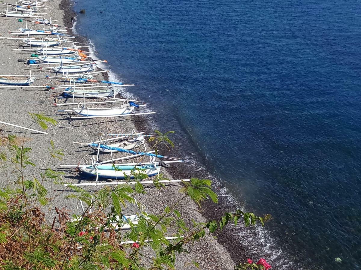 Waenis Sunset View Hotel And Restaurant, Amed, Bali Exterior foto